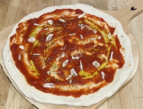 Marinara Pizza Recipe - Satisfying Slice