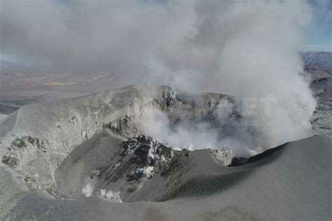 Decretan alerta naranja en el volcán Villarrica del sur de Chile por