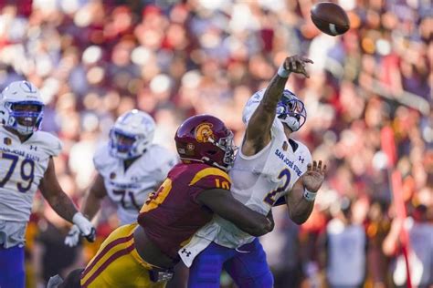 Heisman Winner Caleb Williams Throws 4 Td Passes Leads No 6 Usc Past