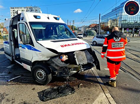 Czarna Seria Wypadk W W Warszawie Kolejna Karetka Rozbita Warszawa