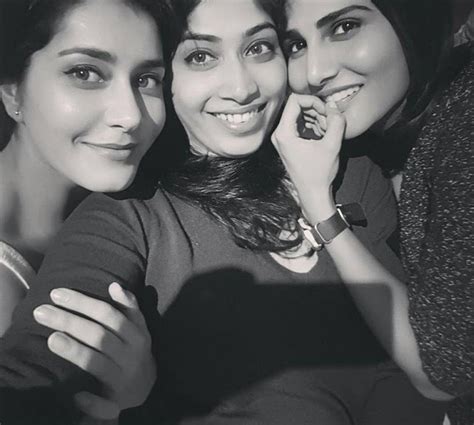 DESI ACTRESS PICTURES Actress Raashi Khanna Bikini Photos Viral