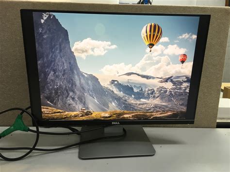 Monitor Dell U2415b 24 LCD LED Lit UltraSharp Appears To Function