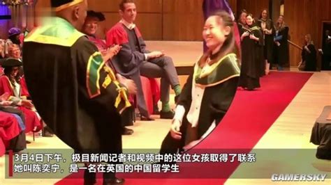 中国留学生毕业典礼上空翻上场 网友：中国人会功夫这事真解释不清了 游民星空