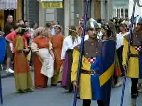 Holiday Italy Giostra Dell Orso Parade In Pistoia Youtube