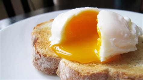 Easiest Poached Egg Recipe Youll Ever Try With Perfect Yolk In Just 60 Seconds Mirror Online