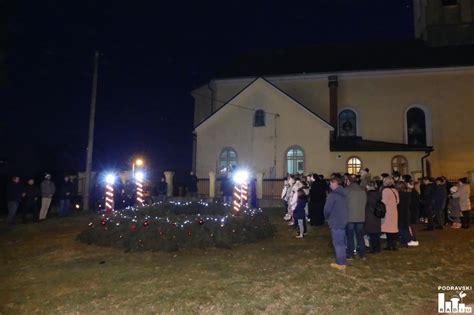 Foto U Podravskim Sesvetama Upaljena Etvrta Svije A Na Adventskom