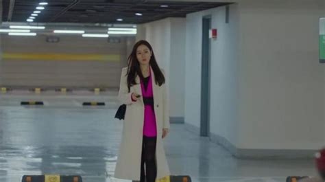 White Overcoat Worn By Yoon Se Ri Son Ye Jin In Crash Landing On You