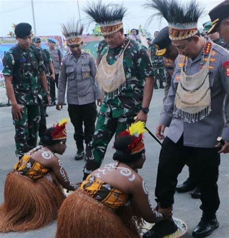 Panglima Dan Kapolri Resmikan Gedung Baru Polda Papua Di Koya Koso