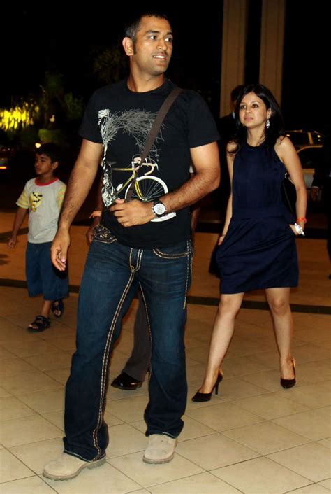 Ms Dhoni And His Wife Sakshi Rawat