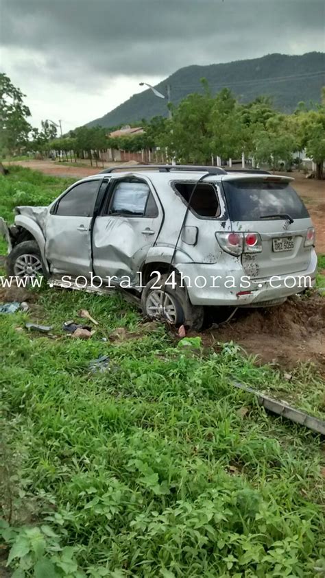 BANDIDOS CAPOTAM TOYOTA HILUX TOMADA DE ASSALTO DO EMPRESÁRIO JÚNIOR