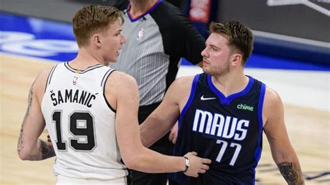 Doncic Logra Un Triple Doble Y Sitúa A Los Mavericks Al Borde Del