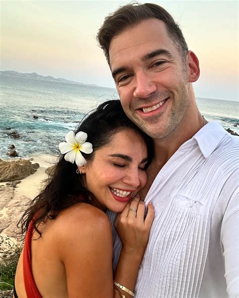 Lewis Howes - Happy birthday and feliz cumpleaños Martha...