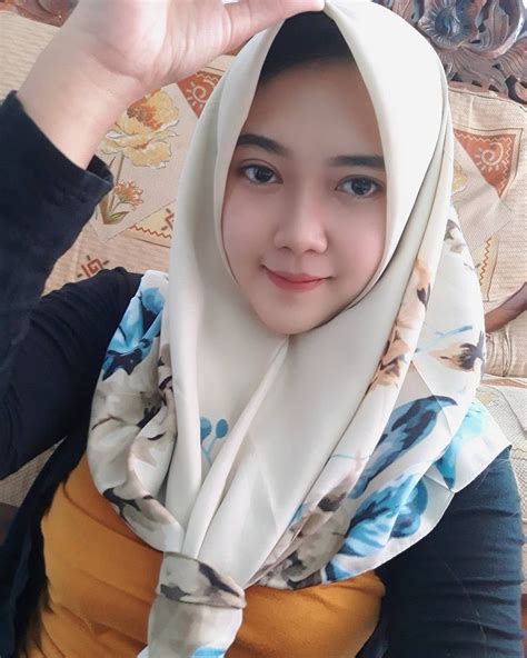 Gambar Wanita Berjilbab Cantik