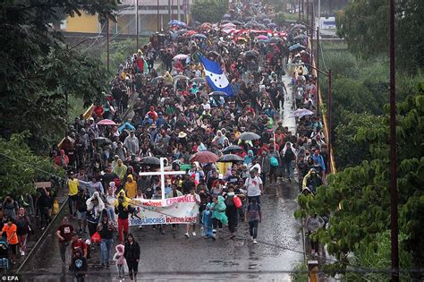 Huge Caravan Of Up To 15 000 Migrants Heads Through Mexico Towards U S