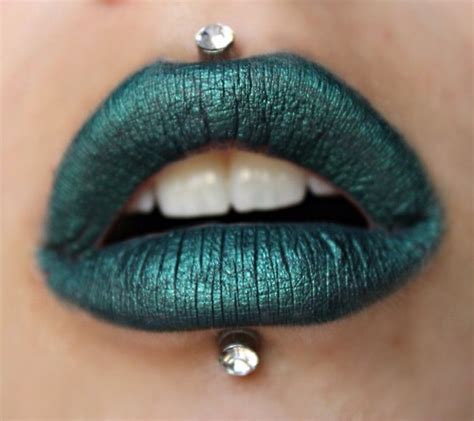 Elegantes Piercings En El Labio Hombre Article Labios Tatuados Letra