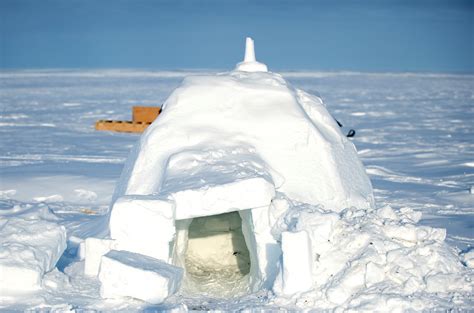 File:Igloo in Alert, Nunavut.jpg - Wikimedia Commons