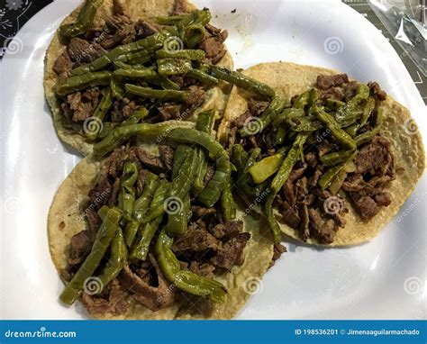 Tacos De Bistec Ccon Nopal Imagen De Archivo Imagen De Tradicional