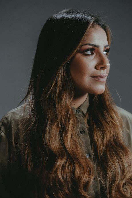 Gabriela Rocha maior artista gospel no YouTube lança single global