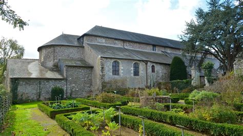 Abbatiale St Philibert De Grand Lieu Fa Ade Nord Et Jardin M Di Val