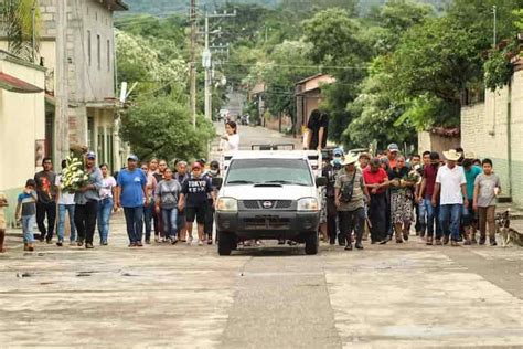 San Miguel Totolapan Cientos De Personas Dan El Ltimo Adi S Al