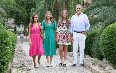 La Famille Royale Espagnole Visite Les Jardins D Alfabia Point De Vue