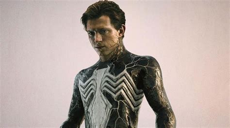 The Mcu Spider Man Finally Gets Venom S Symbiote Suit In Haunting