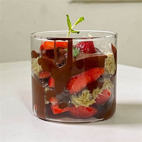 how to make dubai strawberry cups