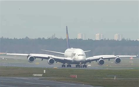 Airbus A380 lands with incredible grace, as smooth as butter