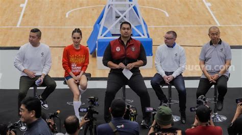 Menpora Kenalkan Cinta Laura Sebagai Brand Ambassador Fiba World Cup