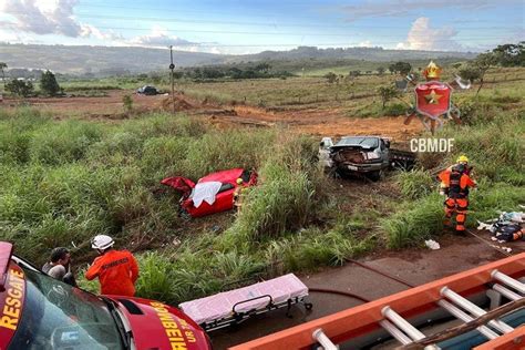 Jovem Morre Ao Colidir Carro Contra Caminh O Em Brazl Ndia Metr Poles