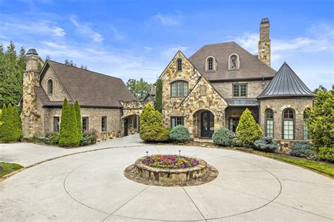 ‘Real Housewives’ Alum Kim Zolciak-Biermann Slashes Price on Georgia Mansion—Again