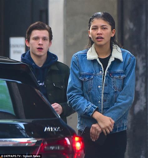 Top 102 Pictures Zendaya And Tom Holland Kissing Pictures Completed