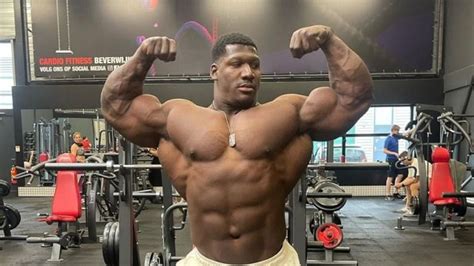 Neckzilla Rubiel Mosquera Breaks Neck Record In Bodybuilding Photo