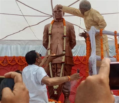 Raipur Chief Minister Bhupesh Baghel Today Unveiled A Feet High