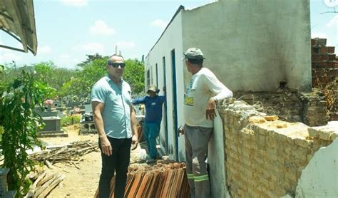 Prefeitura De Barras Est Construindo Banheiros No Cemit Rio Do