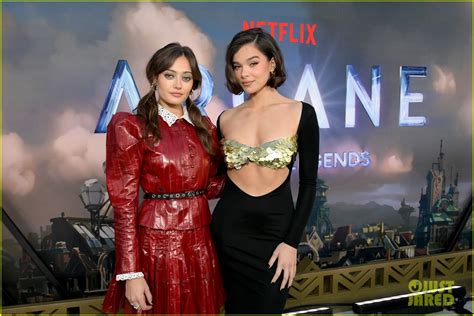 Hailee Steinfeld And Ella Purnell Hug It Out At Arcane Season 2