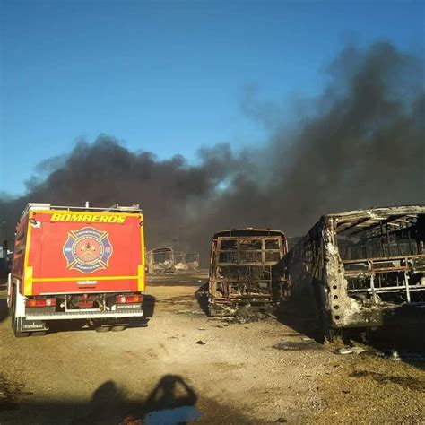 Las Impactantes Im Genes Del Voraz Incendio En Un Dep Sito De