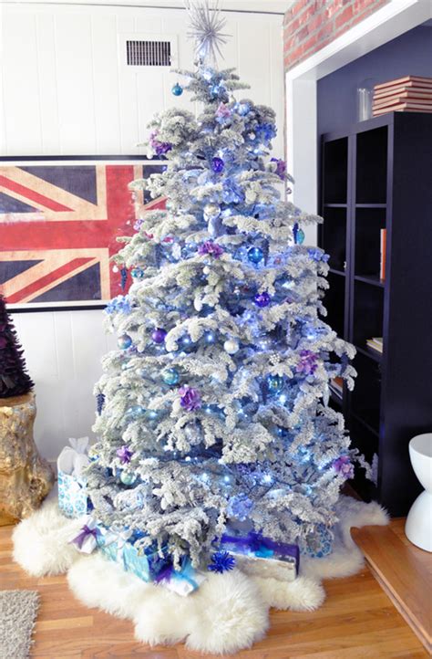 A Guide to Flocked Christmas Trees (and How to Make Your Own) | Holidappy