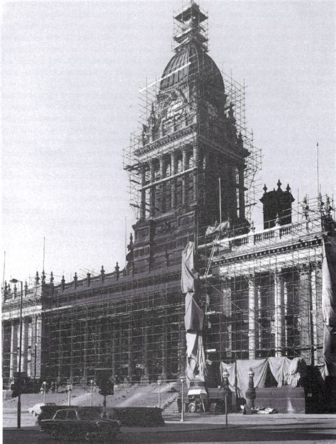 History: Leeds Town Hall - i-Yorkshire Marketplace