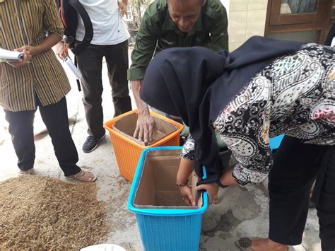 membuat kompos rumah tangga  metode takakura media center sembada