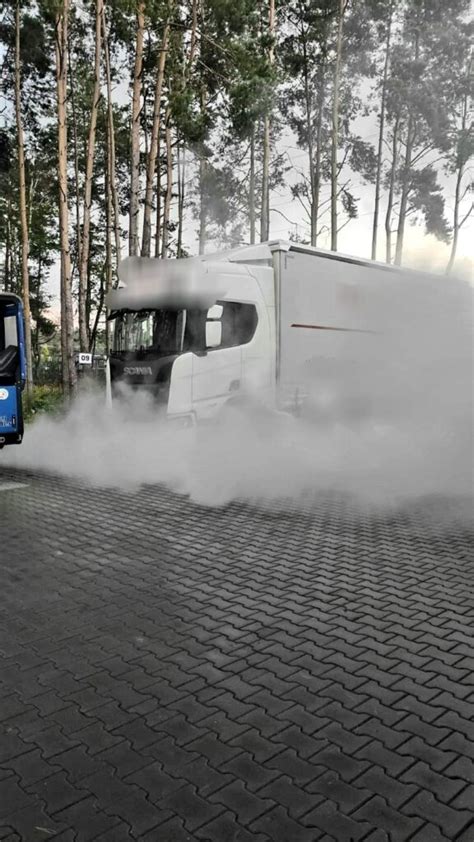 Pożar samochodu ciężarowego na terenie jednej z firm w Zawadzkiem O