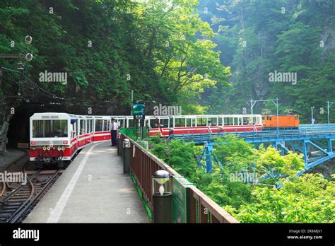 Kurobe Gorge Railway And Kuronagi Station Stock Photo Alamy