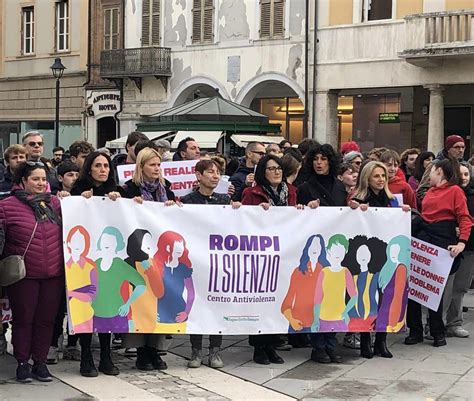 A Rimini Alla Marcia Degli Uomini Contro La Violenza Sulle Donne Emma