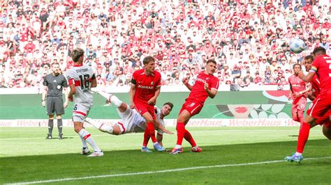 Fu Ball Bundesliga Sc Freiburg Besiegt Vfb Stuttgart Holstein Kiel