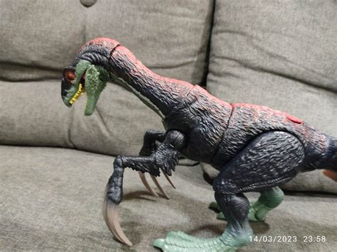 Mattel Jurassic World Therizinosaurus Dinosaur on Carousell