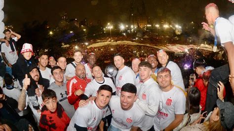 Estudiantes Festej Con Sus Hinchas La Obtenci N De La Copa De La Liga