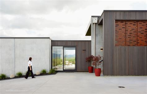 Turner Road Architecture - Stepped Ridge House by Amanda Aitken