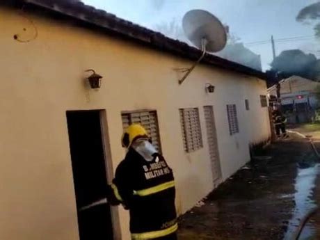 V Deo Homem Coloca Fogo Na Pr Pria Casa Em Campo Grande Ms Metr Poles