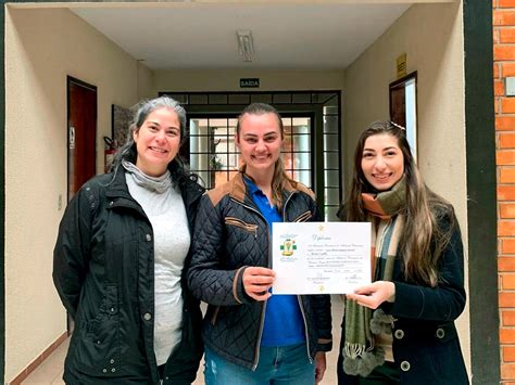 Egressa da Unicentro foi a melhor estudante de Veterinária de 2022