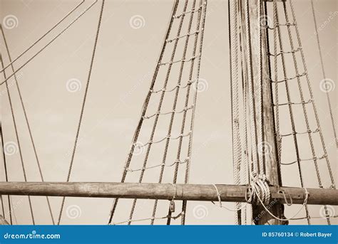 Aparejo Y Cuerdas Del Velero Antiguo Foto De Archivo Imagen De Sepia